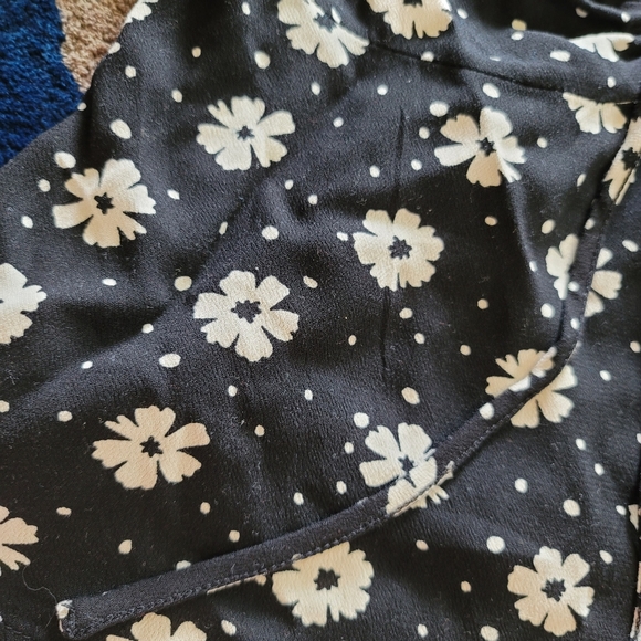 No Boundaries floral Shirt - Picture 5 of 6